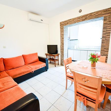 Apartments Valentina ペトルチャネ エクステリア 写真