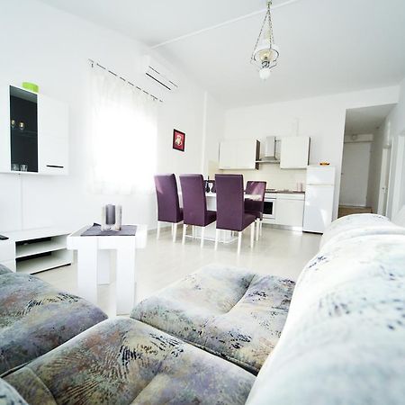 Apartments Valentina ペトルチャネ エクステリア 写真