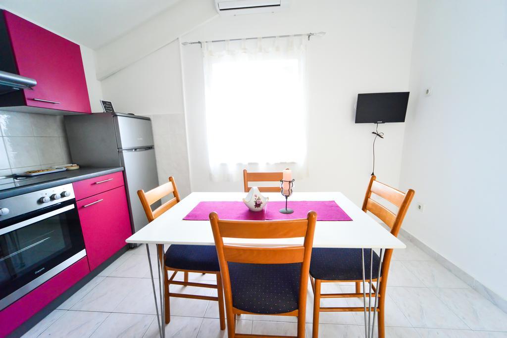 Apartments Valentina ペトルチャネ エクステリア 写真