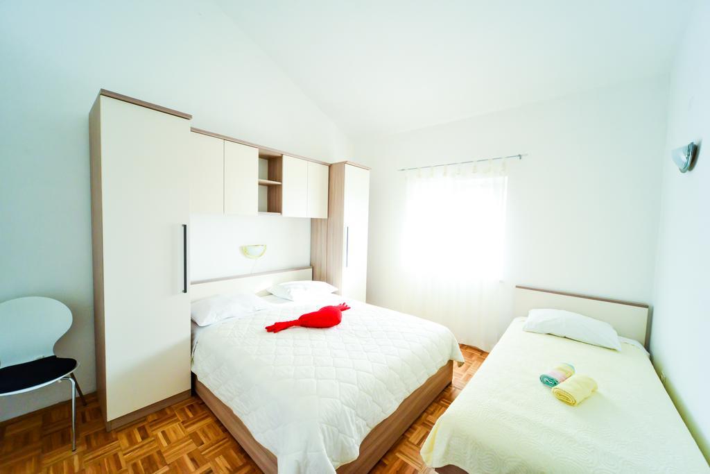 Apartments Valentina ペトルチャネ エクステリア 写真