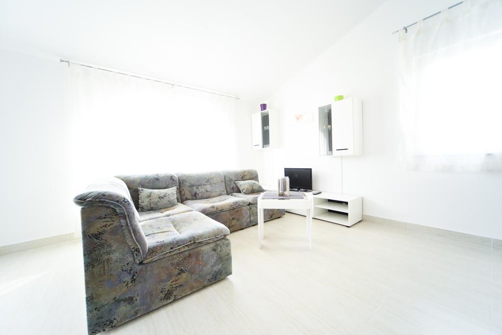 Apartments Valentina ペトルチャネ エクステリア 写真
