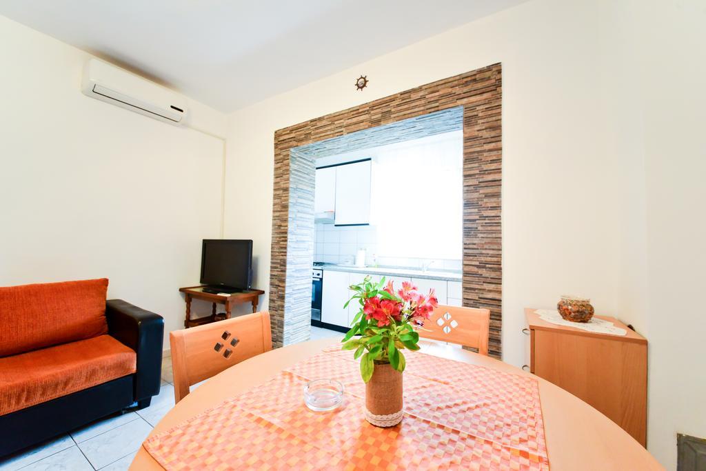Apartments Valentina ペトルチャネ エクステリア 写真