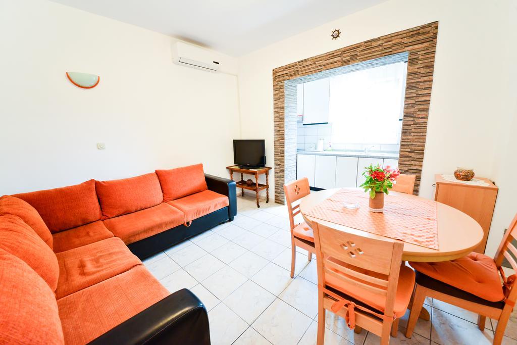 Apartments Valentina ペトルチャネ エクステリア 写真