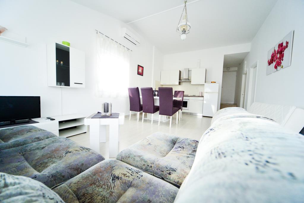 Apartments Valentina ペトルチャネ エクステリア 写真