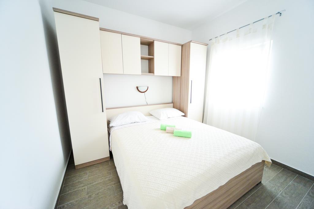 Apartments Valentina ペトルチャネ エクステリア 写真